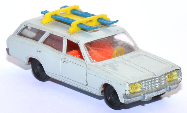 Opel Rekord Caravan mit Ski