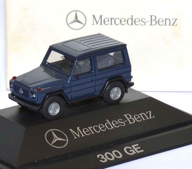 Mercedes-​Benz 300 GE dunkelblau