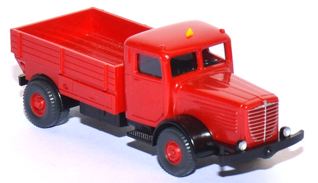 Büssing 8000 Zugmaschine rot