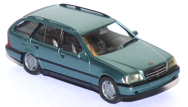 Mercedes-​Benz C 180 T grünmetallic