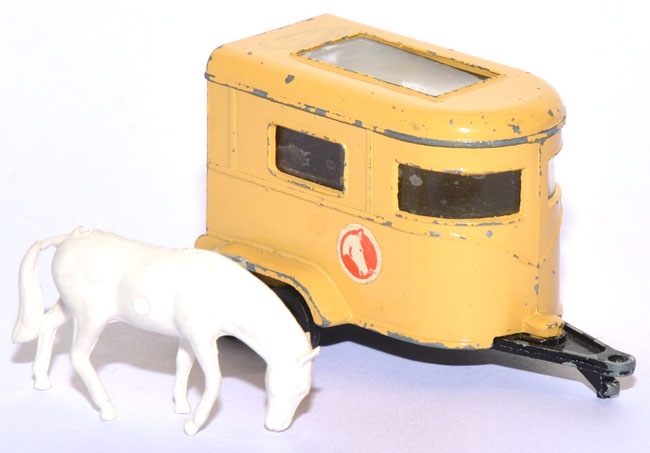 43A Pony Trailer mit einem Pferd cremefarben