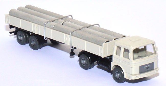 MAN 26.256 Pritschensattelzug mit Röhrenladung