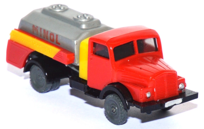 IFA S 4000/1 Tankwagen Minol