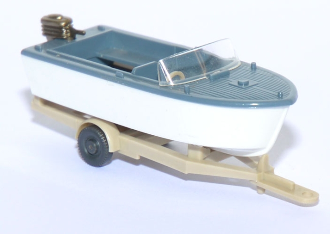 Motorboot auf Anhänger graublau